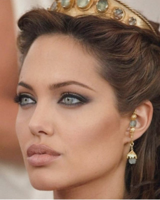Angelina Jolie