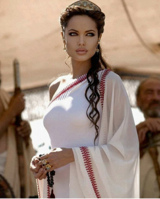 Angelina Jolie