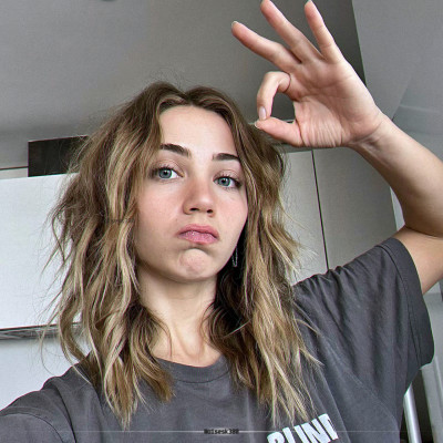 Emily Rudd        