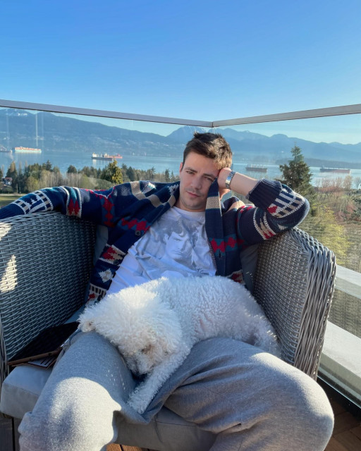 Grant Gustin instagram post 476527