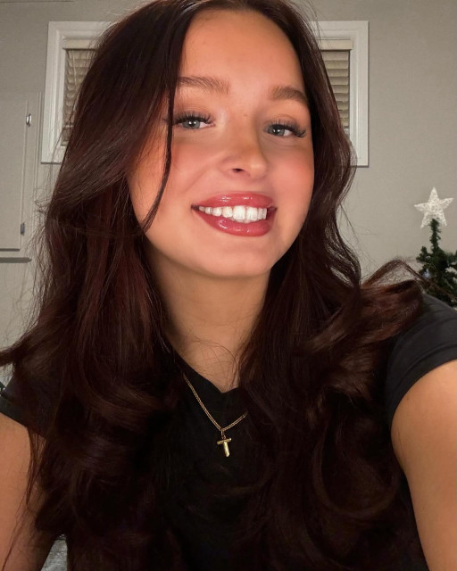 Taylor Hatala instagram post 483787