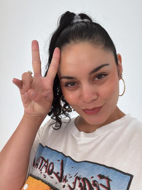 Vanessa Hudgens instagram post 493014