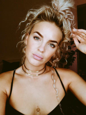 Anne-Marie pic #1108155