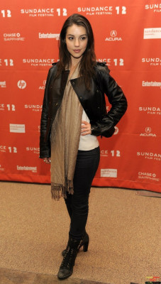 Adelaide Kane pic #684100