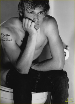 photo 8 in Alex Pettyfer gallery [id204807] 2009-11-25 00:00:00