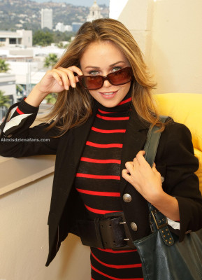 photo 13 in Alexis Dziena gallery [id167424] 2009-07-06 00:00:00