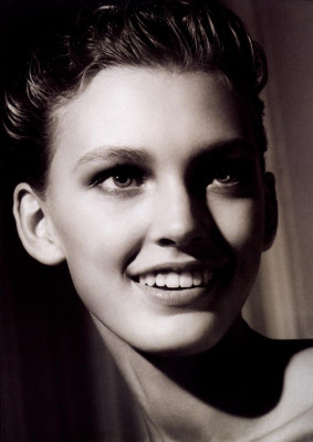 Ali Stephens pic #219959