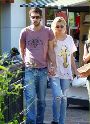 photo 10 in Aly and Aj gallery [id477161] 2012-04-18 00:00:00