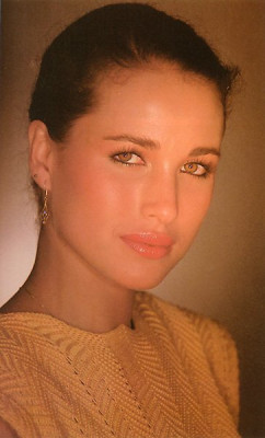 photo 28 in Andie Macdowell gallery [id216100] 2009-12-18 00:00:00