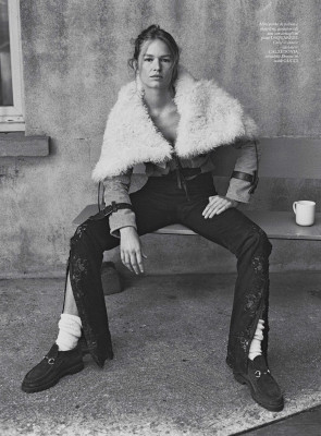 photo 4 in Anna Ewers gallery [id1371307] 2025-05-11 00:00:00