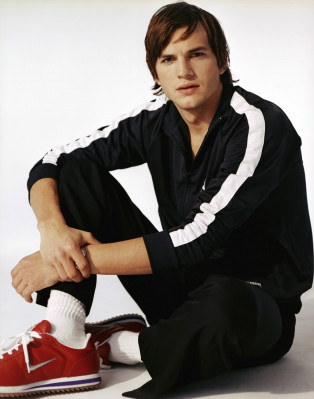 Ashton Cutcher pic #208726