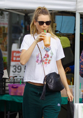 photo 18 in Behati Prinsloo gallery [id975437] 2017-10-30 00:00:00