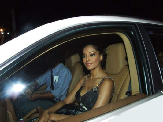 photo 10 in Bipasha gallery [id100386] 2008-06-26 00:00:00