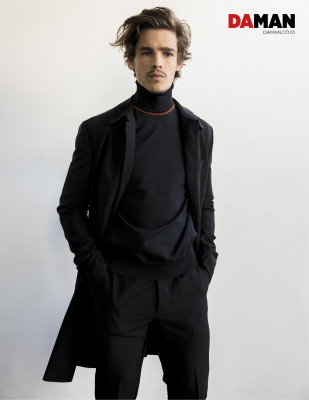 photo 15 in Brenton Thwaites gallery [id1290192] 2021-12-24 00:00:00