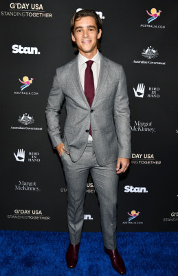 photo 6 in Brenton Thwaites gallery [id1290201] 2021-12-24 00:00:00