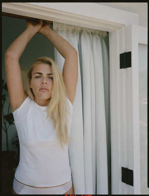photo 3 in Busy Philipps gallery [id1055100] 2018-07-30 00:00:00