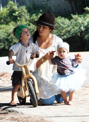 Camila Alves pic #585844