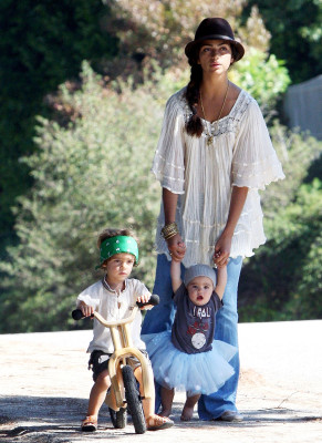 Camila Alves pic #585843