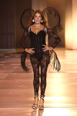 Carla Bruni pic #1363816