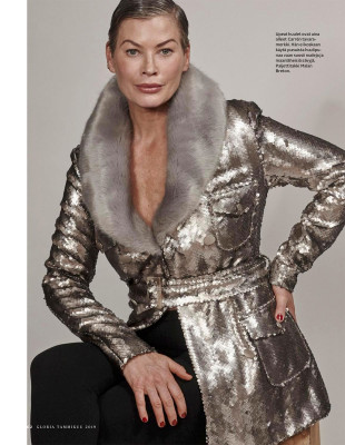 Carre Otis pic #1324671