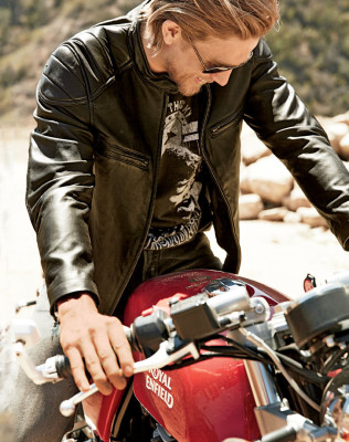 Charlie Hunnam pic #921214
