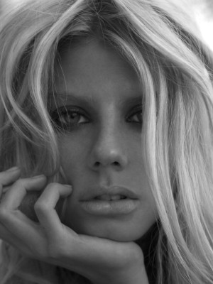 Charlotte Mckinney pic #856615