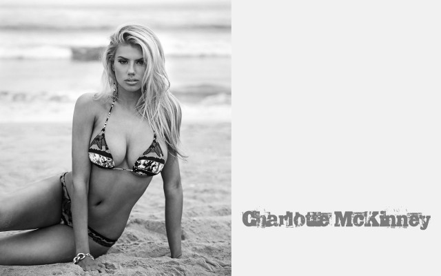 Charlotte Mckinney pic #800747