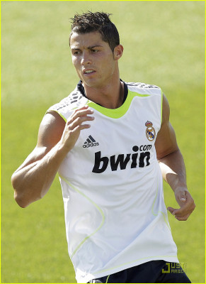 photo 18 in Cristiano Ronaldo gallery [id539211] 2012-10-03 00:00:00