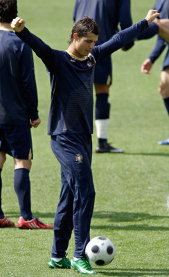 photo 10 in Cristiano Ronaldo gallery [id540239] 2012-10-07 00:00:00