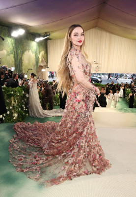 photo 24 in Dove Cameron gallery [id1352299] 2024-06-19 00:00:00