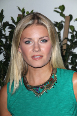 photo 18 in Elisha Cuthbert gallery [id556155] 2012-11-24 00:00:00