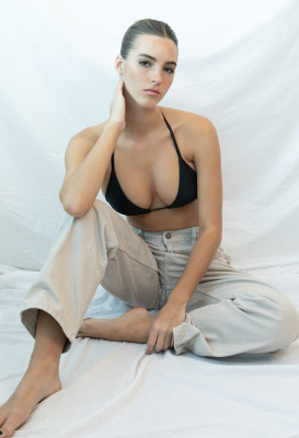 Emily Feld pic #1331167