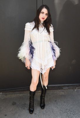 photo 5 in Frances Bean Cobain gallery [id984418] 2017-11-30 00:00:00
