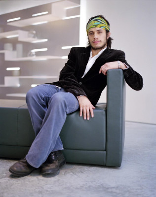 photo 14 in Gael Garcia Bernal gallery [id368438] 2011-04-14 00:00:00