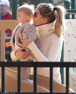 Gisele Bundchen pic #692688