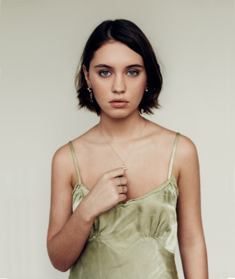 Iris Law pic #910576