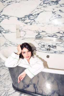 Iris Law pic #918137
