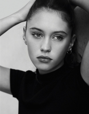 Iris Law pic #922488