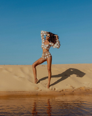 photo 5 in Izabel Goulart gallery [id1371285] 2025-05-09 00:00:00