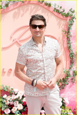 photo 3 in Jeremy Renner gallery [id1354675] 2024-07-29 00:00:00