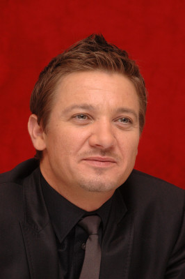 Jeremy Renner pic #383035