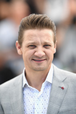 Jeremy Renner pic #936050