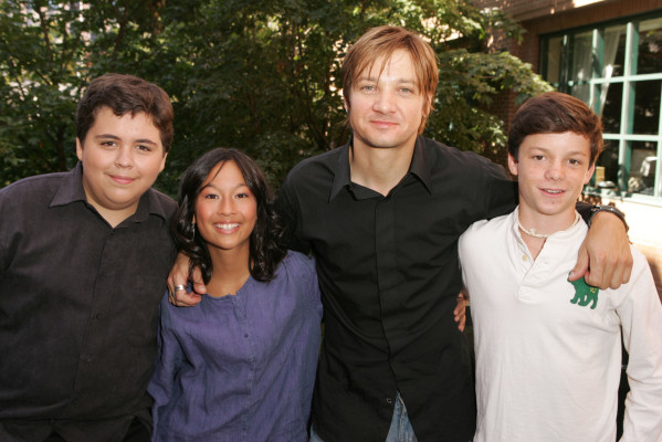 Jeremy Renner pic #581925