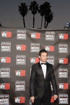 Jeremy Renner pic #330440
