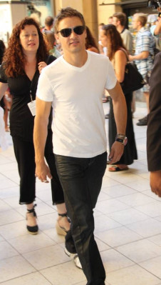 Jeremy Renner pic #600290