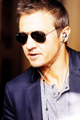 Jeremy Renner pic #530174