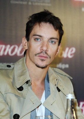 Jonathan Rhys-Meyers pic #602071