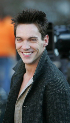 Jonathan Rhys-Meyers pic #607493