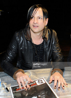 Julien-K pic #976848