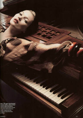 photo 26 in Kate Moss gallery [id210579] 2009-12-07 00:00:00